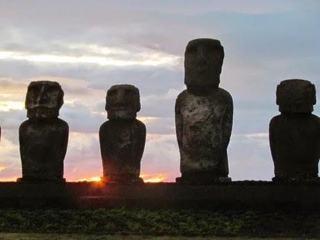 Amanecer en Togariki. Rapa Nui