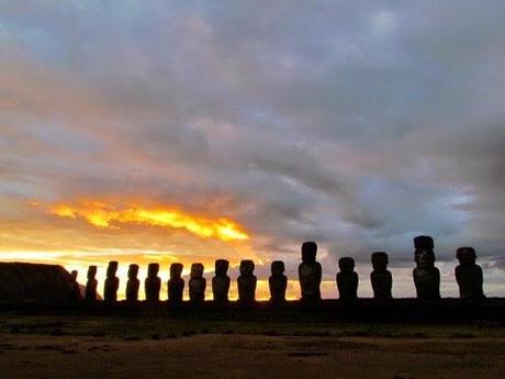 Amanecer en Togariki. Rapa Nui
