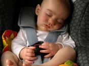 padres estadounidenses colocan silla coche infantil sentido marcha antes tiempo