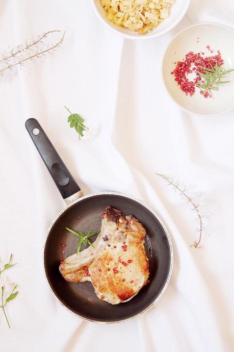 Chuletas de cerdo rellenas de manzana, queso y nueces