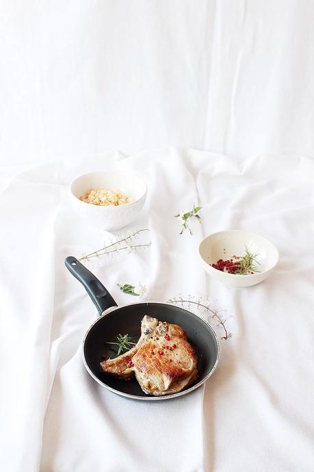 Chuletas de cerdo rellenas de manzana, queso y nueces