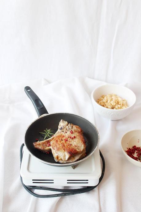 Chuletas de cerdo rellenas de manzana, queso y nueces