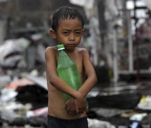 La pobreza infantil es uno de los mayores problemas en Filipinas / EFE