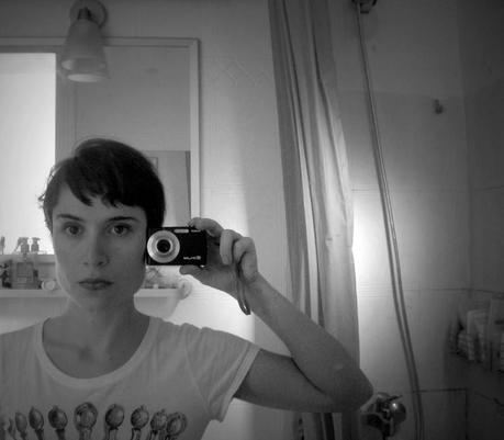 Mercedes Díaz Villarías: Un vestido de camarera color mandarina. Christina R.