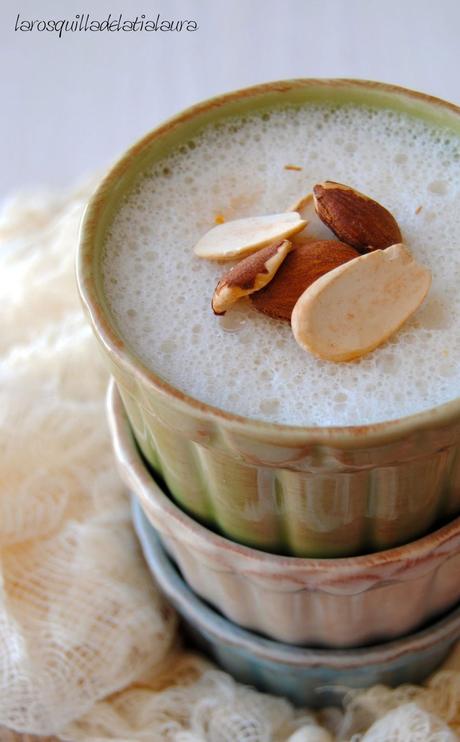 LECHE DE ALMENDRAS COCIDA CON NARANJA Y AMARETTO (postre vegano)