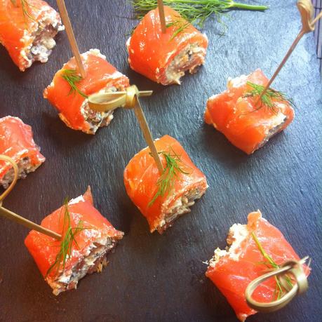 Rollitos De Salmón Ahumado, Queso Crema Y Aceitunas