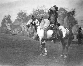 DAMA DE TRÉBOLES, los escenarios reales en fotografías y daguerrotipos de finales del s. XIX