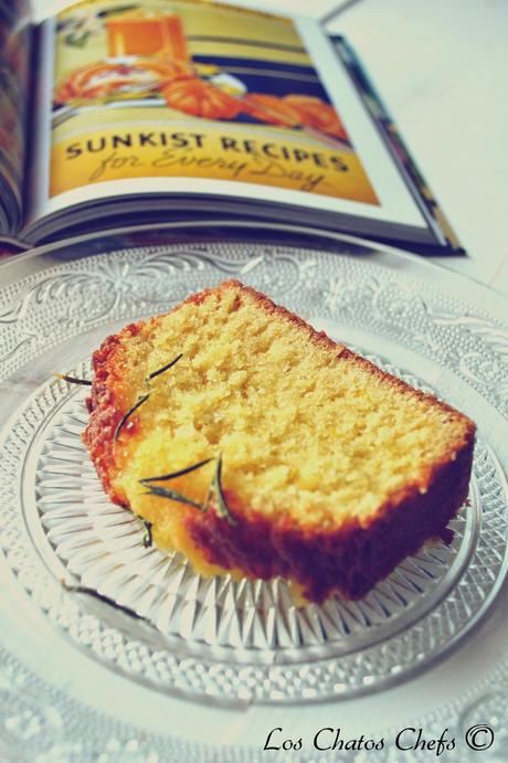 Bizcocho de naranja con glaseado de romero ,sin gluten ni lactosa.