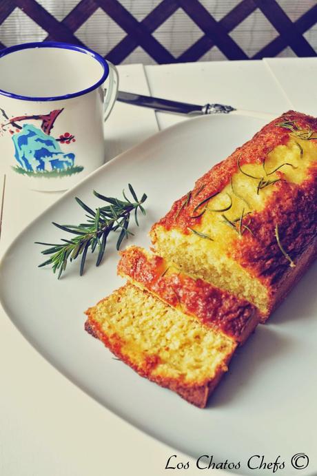 Bizcocho de naranja con glaseado de romero ,sin gluten ni lactosa.