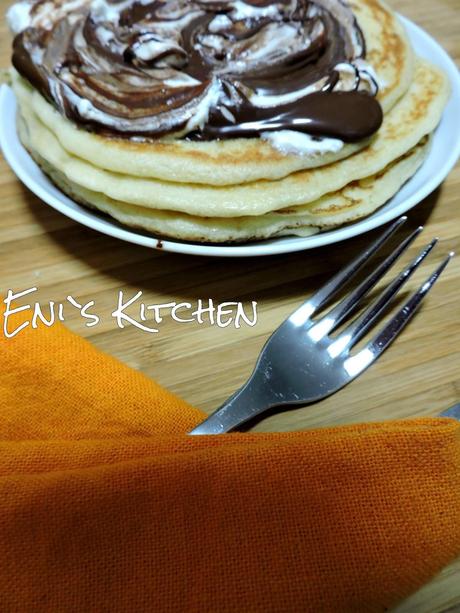 Crepes al limón con nata y chocolate!  - Clatite cu aroma de lamaie