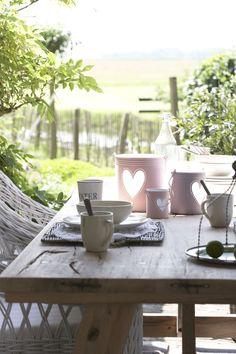 Un ambiente fresco y relajado ./ Cool and relaxed atmosphere.