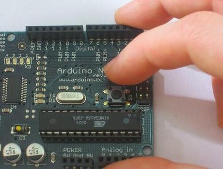 INSTALACIÓN E INSTRUCCIÓNES PARA EL PRIMER USO DE ARDUINO