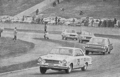 De cómo un Rambler Taxi corrió una carrera