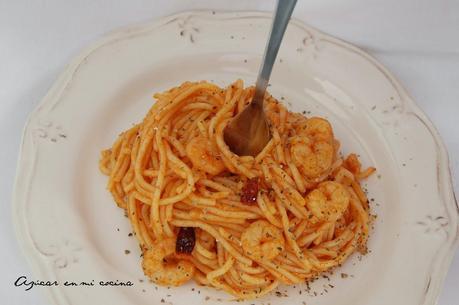 Spaghetti a la arrabiata con langostinos