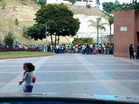 Las colas que Maduro no quiere que veas!