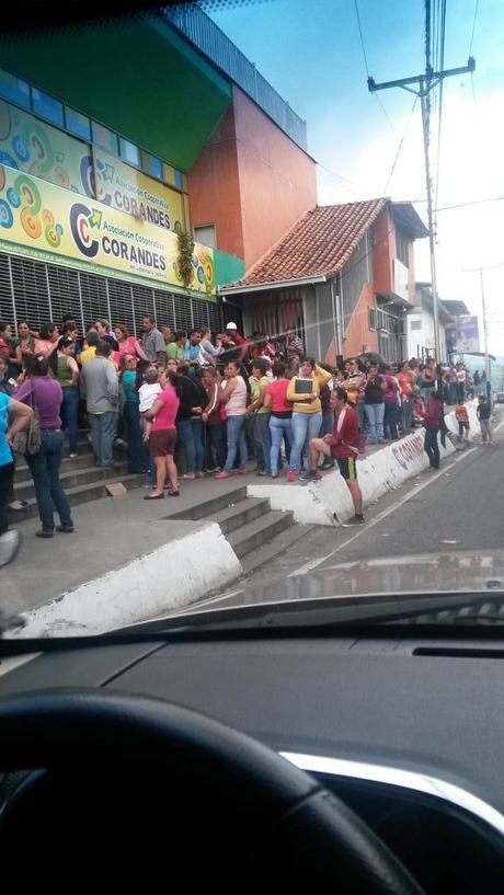 Las colas que Maduro no quiere que veas!