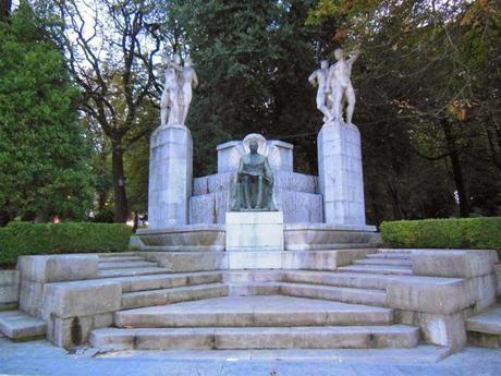 Monumento a Carlos Tartiere