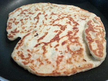 PAN INDIO: NAAN DE AJO