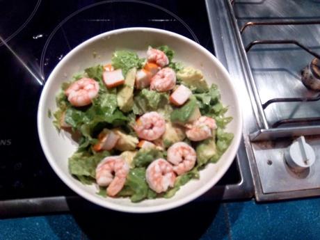 ENSALADA DE GAMBAS Y AGUACATE