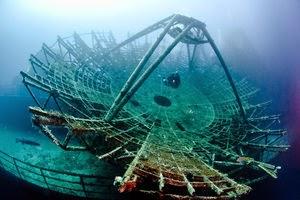 buceo extremo entre pecios