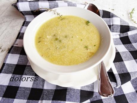 Sopa – crema  de col y puerro con guisantes