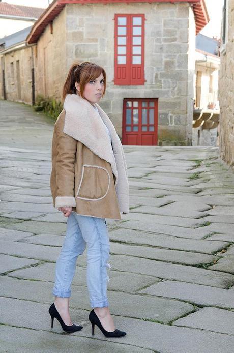 Shearling Jacket de Oasap con total denim