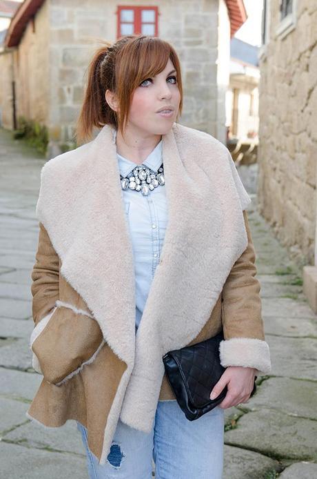 Shearling Jacket de Oasap con total denim