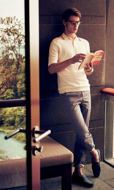 Sal con un chico que no lee