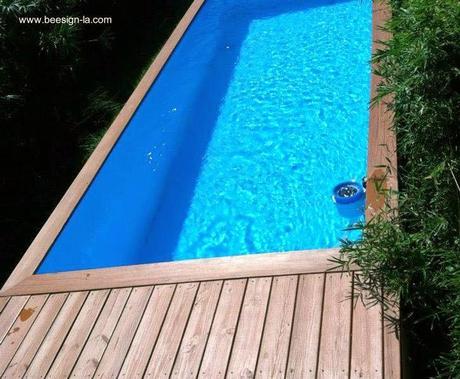 Piscina pequeña en un contenedor de residuos reciclado. Piscina pequeña en un contenedor de residuos reciclado.