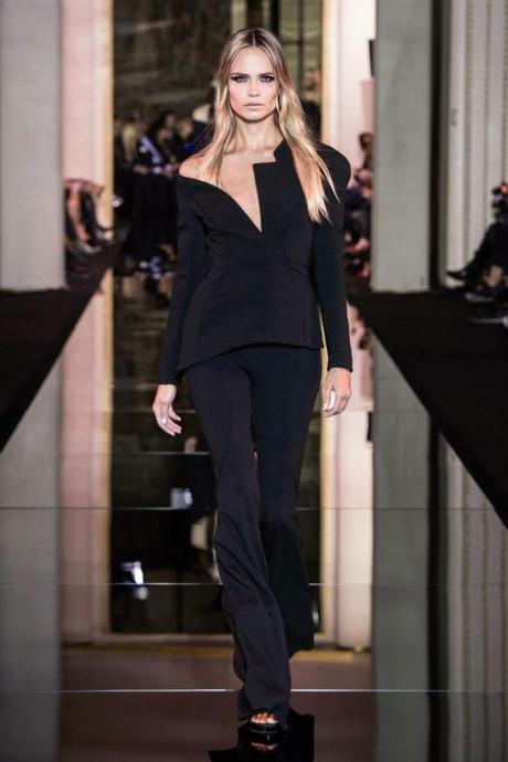 Atelier Versace presenta su colección de primavera 2015