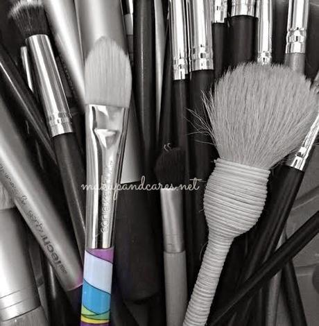 Cómo lavar las brochas de maquillaje y que queden como nuevas en cuestión de segundos.