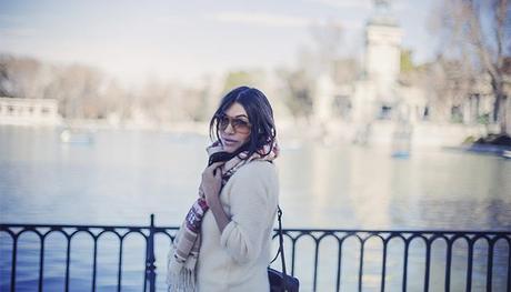 street style barbara crespo hake leopard sneakers scarf el retiro outfit fashion blogger blog de moda street style barbara crespo hake leopard sneakers scarf el retiro outfit fashion blogger blog de moda
