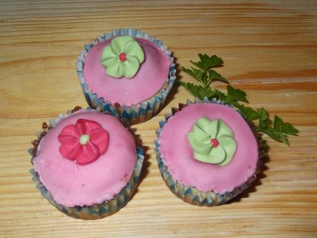 CUPCAKES DE CHOCOLATE Y VAINILLA CON FONDANT