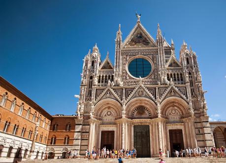 Siena, historia y paisajes en el corazón de Toscana.