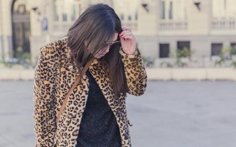 street style barbara crespo leopard coat black inside hake bag zara boots fashion blogger outfit blog de moda