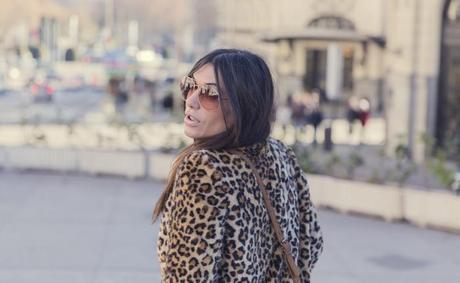 street style barbara crespo leopard coat black inside hake bag zara boots fashion blogger outfit blog de moda