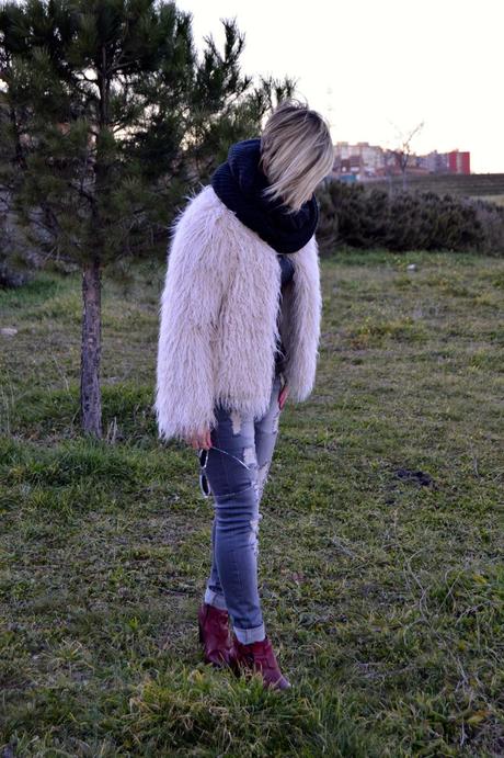 Fur coat and ripped jeans. A special shooting.