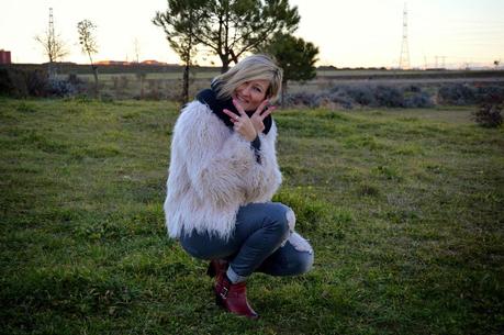 Fur coat and ripped jeans. A special shooting.