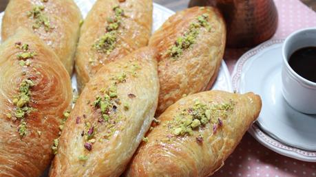 Cruasanes árabes rellenos (croissants) شعيبيات بالقشطة