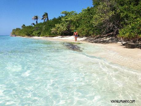 Y arriba, Cayo Sombrero también estalla en azul