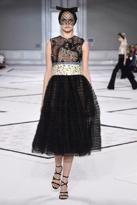 Giambattista Valli se vuelve romántico para su desfile de primavera de Alta Costura 2015