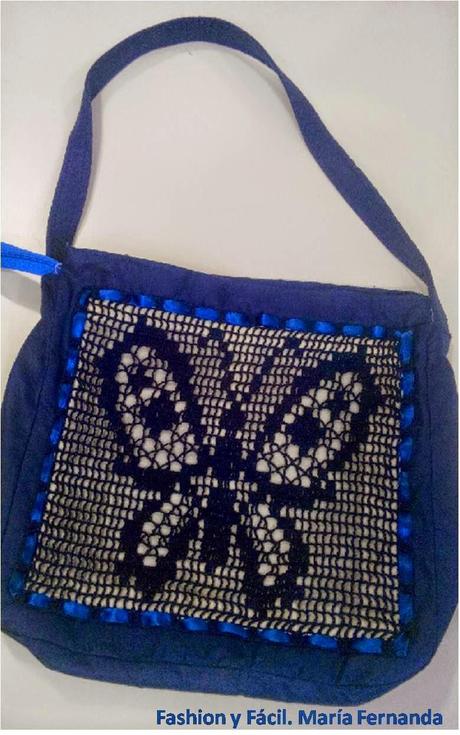 Una bolsa y una mariposa en filet corchet o punto red (A bag and a buterfly. Filet crochet)