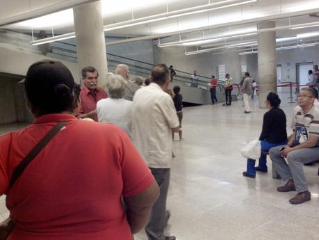 EL RECREO - Las colas en el Abasto Bicentenario Plaza Venezuela inician su descenso