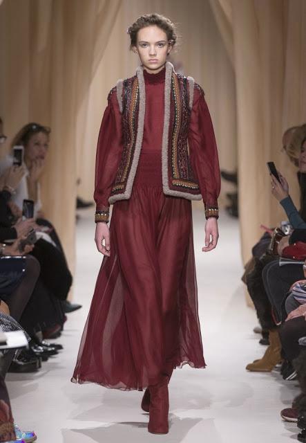 Valentino enamora con su colección de Alta Costura de Primavera 2015