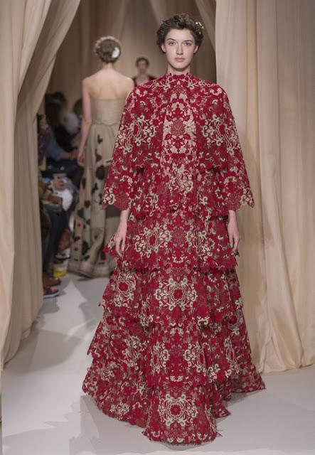 Valentino enamora con su colección de Alta Costura de Primavera 2015