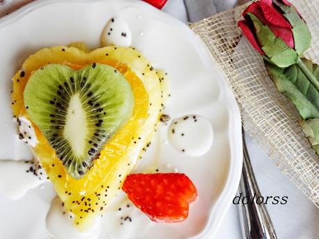 Corazones de fruta con yogur a la naranja