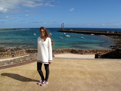 Jersey oversize y ripped jeans