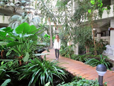 Jersey oversize y ripped jeans