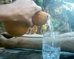 botella natural de agua