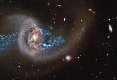 Las colas de marea de NGC 7714